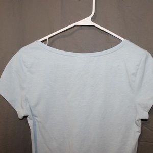 H&M BLUE V NECK T SHIRT SIZE MEDIUM